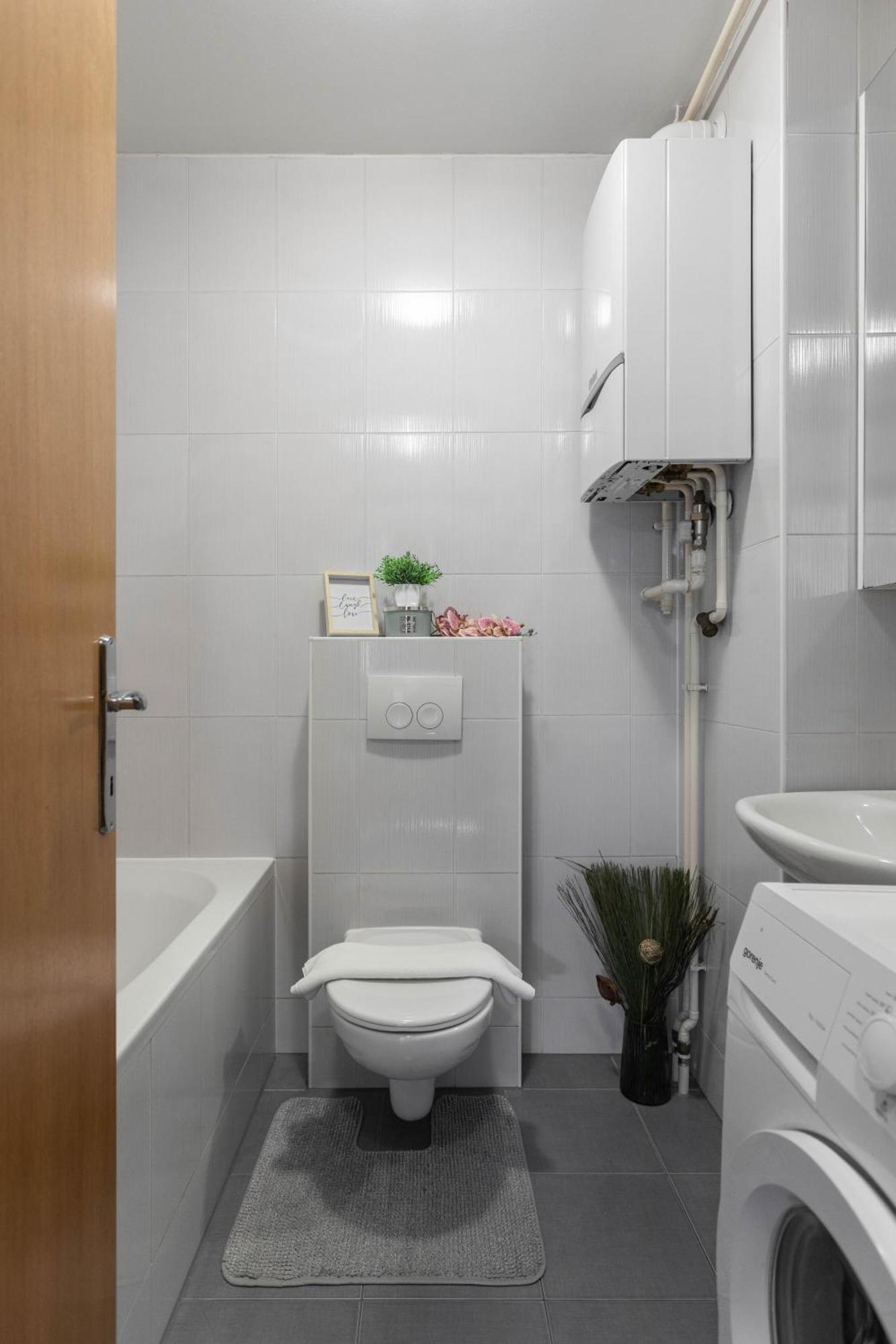 Sunny 1Bdr With Balcony & Parking Apartment Zagreb Exterior photo